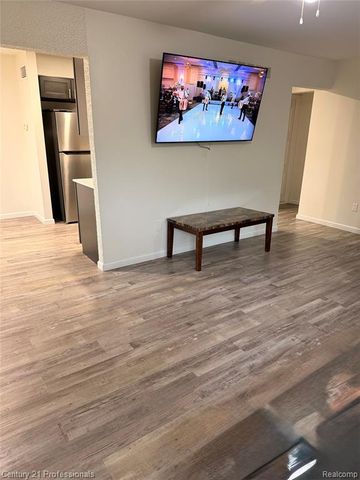 8526 Hampshire Drive, Sterling Heights, MI 48313