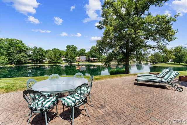 141 Hickory Lake, Belleville, IL 62223