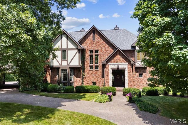 141 Hickory Lake, Belleville, IL 62223