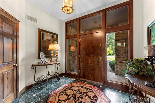 141 Hickory Lake, Belleville, IL 62223