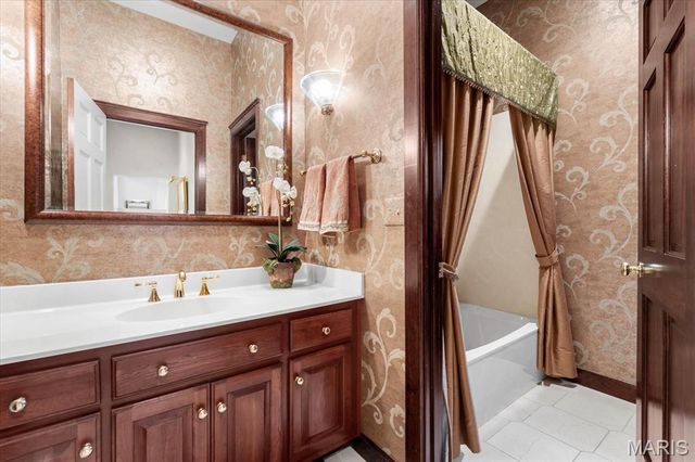 141 Hickory Lake, Belleville, IL 62223