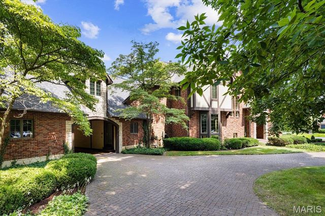 141 Hickory Lake, Belleville, IL 62223