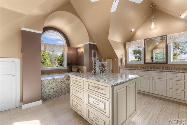 141 Hickory Lake, Belleville, IL 62223