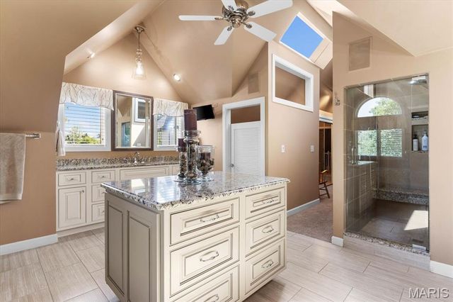 141 Hickory Lake, Belleville, IL 62223