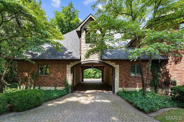 141 Hickory Lake, Belleville, IL 62223