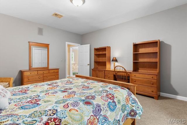 141 Hickory Lake, Belleville, IL 62223