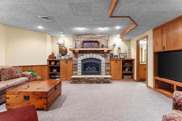 141 Hickory Lake, Belleville, IL 62223