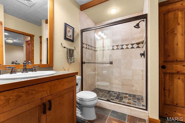 141 Hickory Lake, Belleville, IL 62223