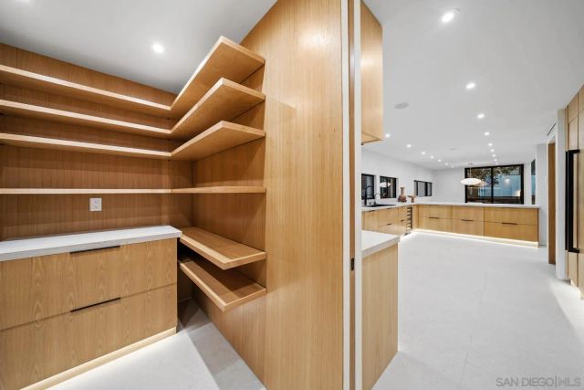 7376 Fay Ave, La Jolla, CA 92037