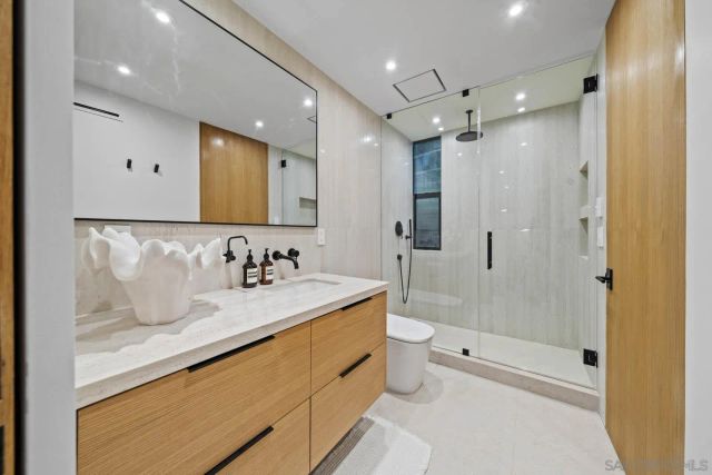 7376 Fay Ave, La Jolla, CA 92037