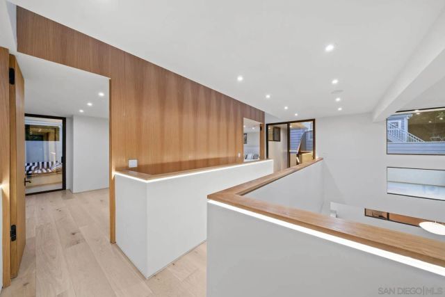 7376 Fay Ave, La Jolla, CA 92037