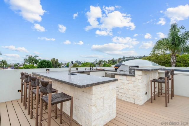 7376 Fay Ave, La Jolla, CA 92037