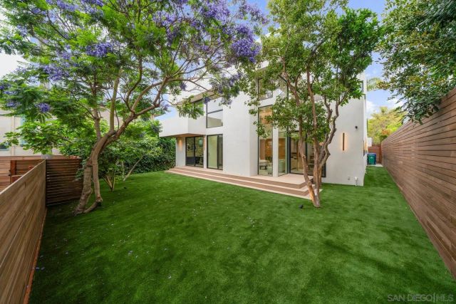 7376 Fay Ave, La Jolla, CA 92037