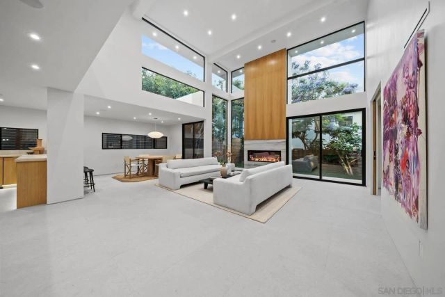 7376 Fay Ave, La Jolla, CA 92037