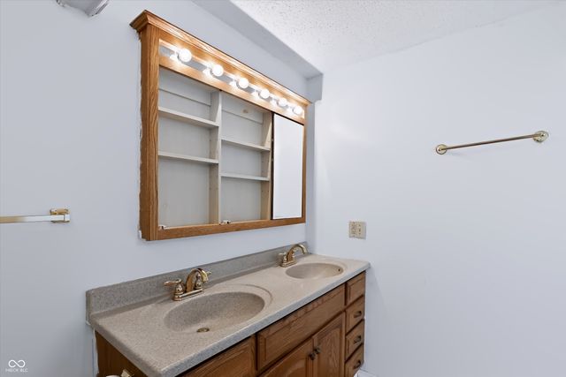 1649 W 76th Place, Indianapolis, IN 46260