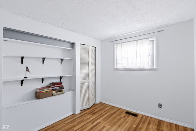 1649 W 76th Place, Indianapolis, IN 46260