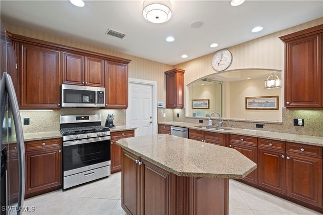 2809 Tiburon BLVD E 2, Naples, FL 34109