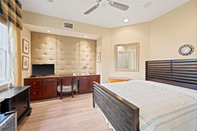 2809 Tiburon BLVD E 2, Naples, FL 34109