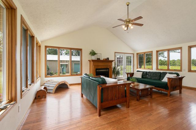 1514 Highway 32, Bolivar, MO 65613