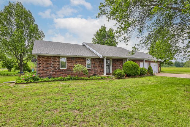 1514 Highway 32, Bolivar, MO 65613