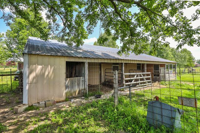 1514 Highway 32, Bolivar, MO 65613