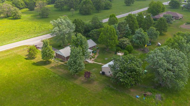 1514 Highway 32, Bolivar, MO 65613