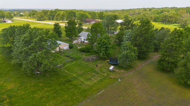 1514 Highway 32, Bolivar, MO 65613