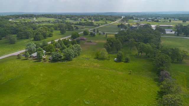1514 Highway 32, Bolivar, MO 65613