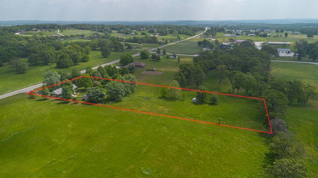 1514 Highway 32, Bolivar, MO 65613