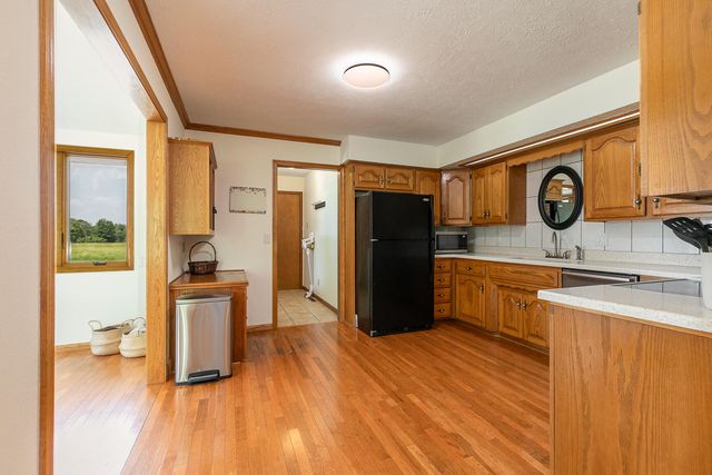 1514 Highway 32, Bolivar, MO 65613