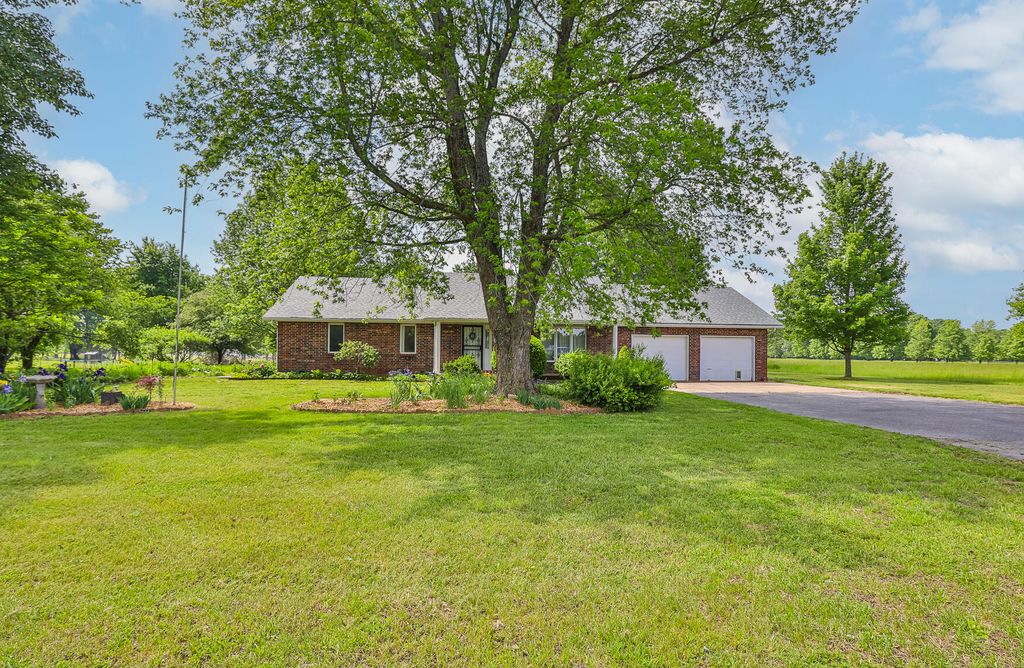 1514 Highway 32, Bolivar, MO 65613