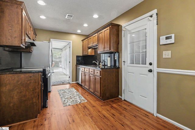 103 Walker Way, Simpsonville, SC 29681