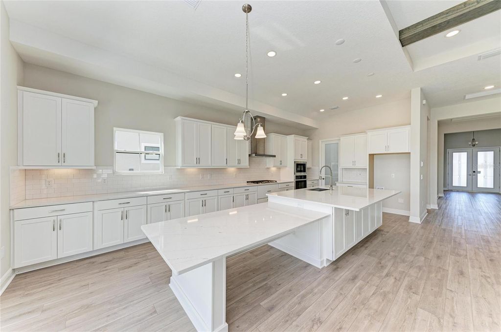 Image 13 of property listing at 10862 SPRING SAPLING CIRCLE, Parrish, FL 34219