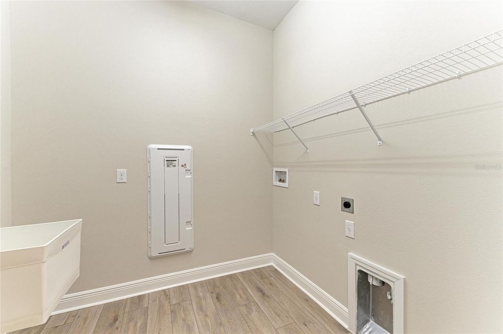 Image 37 of property listing at 10862 SPRING SAPLING CIRCLE, Parrish, FL 34219