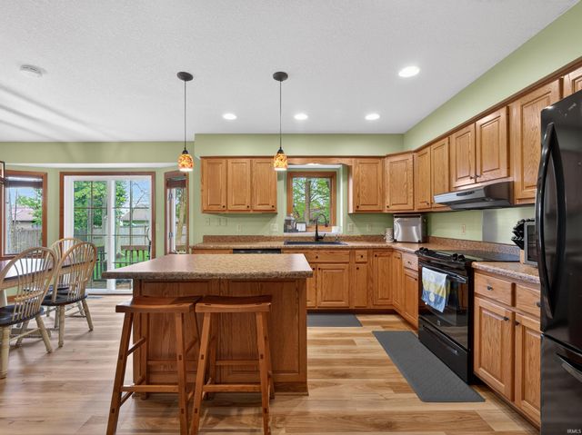9525 Woodruff Court, New Haven, IN 46774