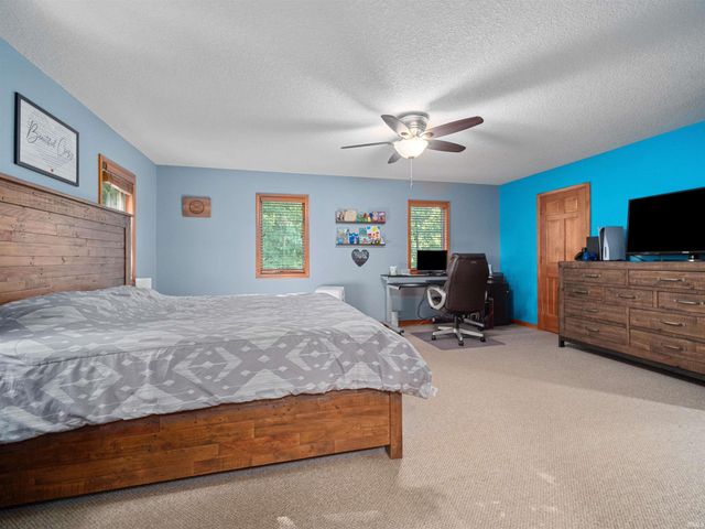9525 Woodruff Court, New Haven, IN 46774