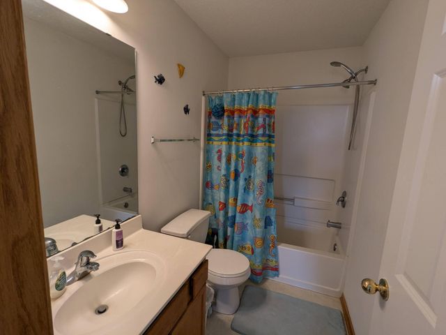 5215 Holly LA N 2403, Plymouth, MN 55446
