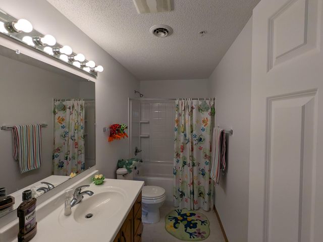 5215 Holly LA N 2403, Plymouth, MN 55446