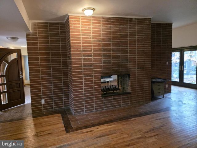 17 CARDINAL DR, Moorestown, NJ 08057