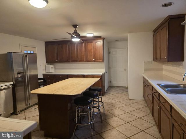 17 CARDINAL DR, Moorestown, NJ 08057