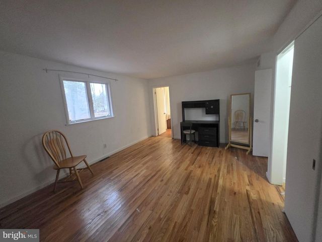 17 CARDINAL DR, Moorestown, NJ 08057