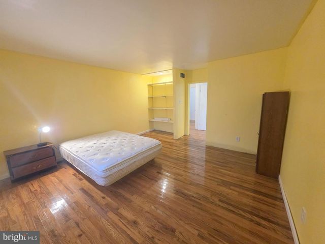 17 CARDINAL DR, Moorestown, NJ 08057