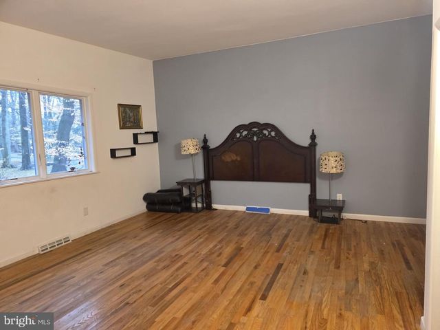 17 CARDINAL DR, Moorestown, NJ 08057