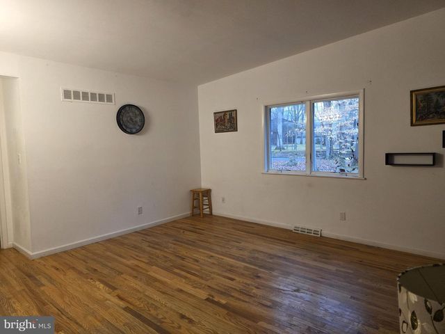 17 CARDINAL DR, Moorestown, NJ 08057