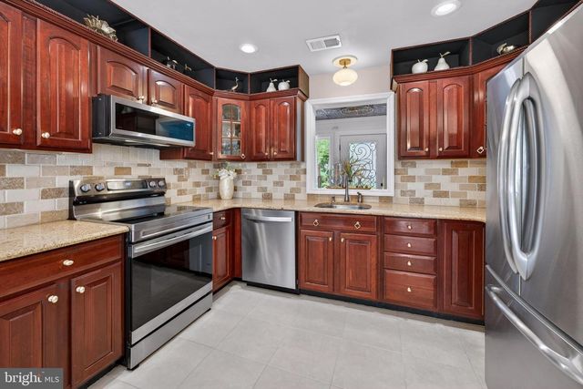 11 INWOOD PL, Aberdeen, NJ 07747