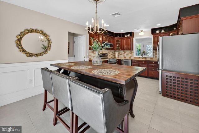 11 INWOOD PL, Aberdeen, NJ 07747