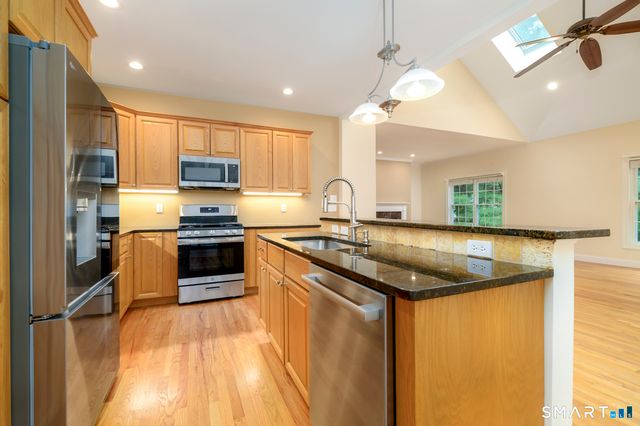 207 Woodlawn Drive 207, Seymour, CT 06483