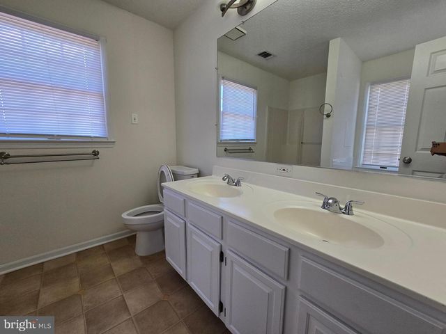 23 LORDSHIP LN, Dover, DE 19901