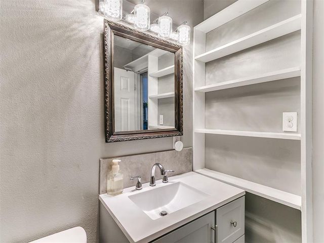 927 E Symmes Street, Norman, OK 73071