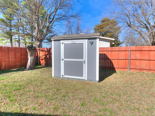 927 E Symmes Street, Norman, OK 73071